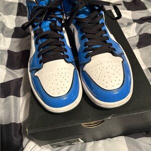 Jordan 1 Mid Signal Blue